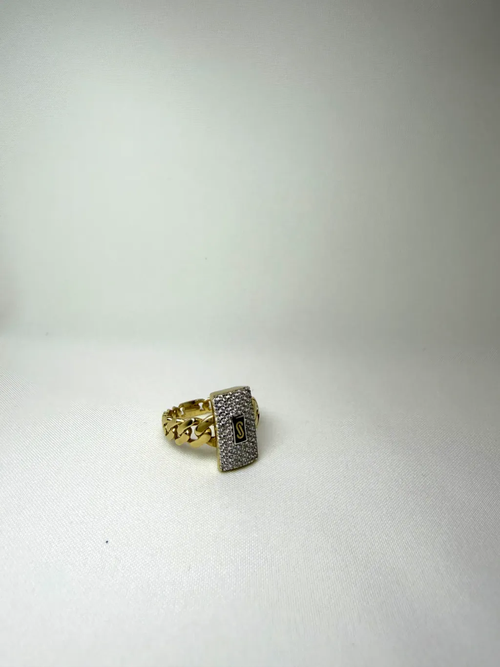 Anillo Mónaco Oro 10k | Placa Pavé con Esmalte