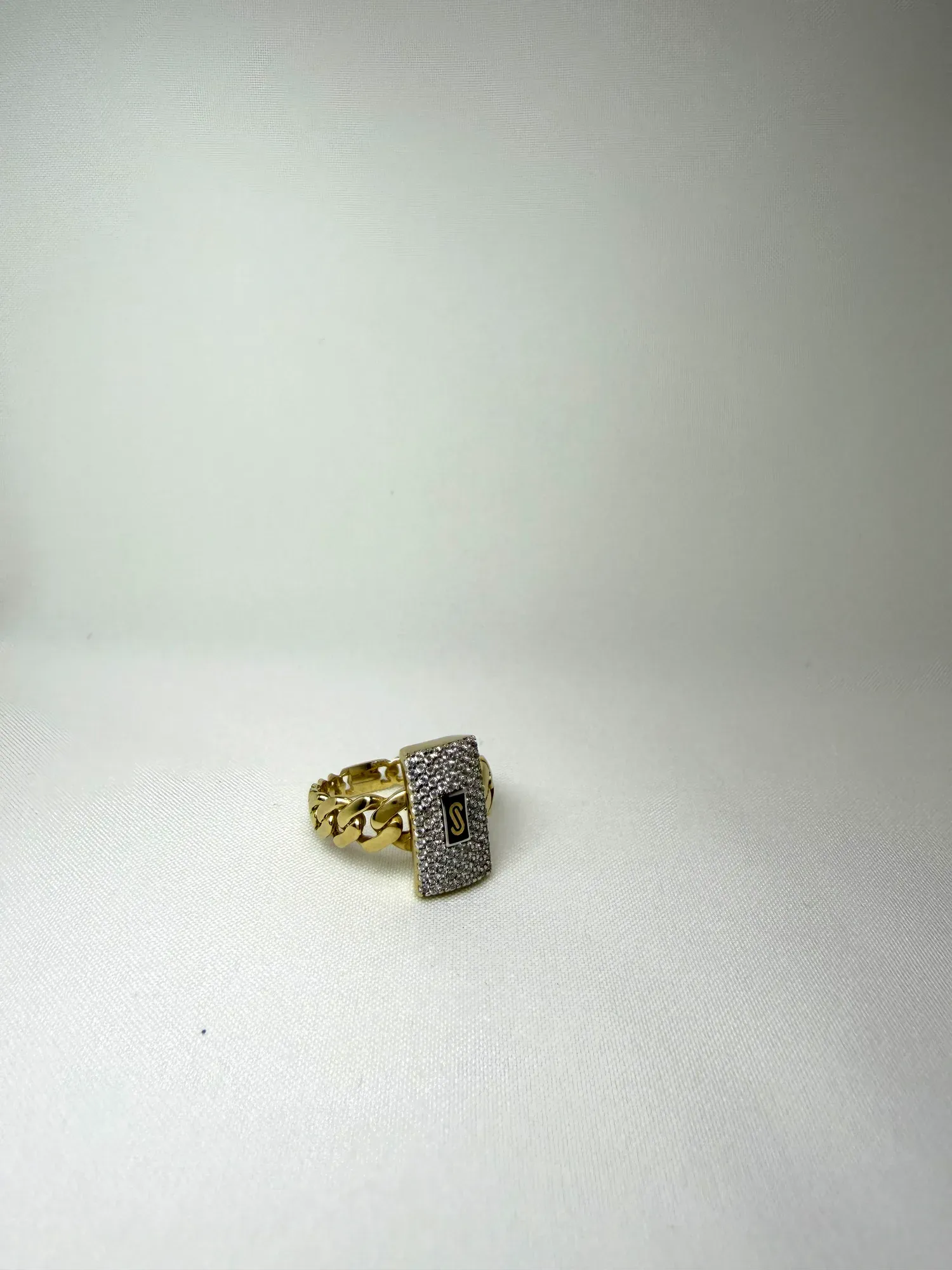 Anillo Mónaco Oro 10k | Placa Pavé con Esmalte